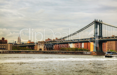new york city cityscape with manhattan bridge