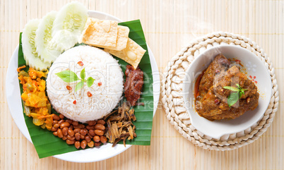 Nasi lemak hot and spicy