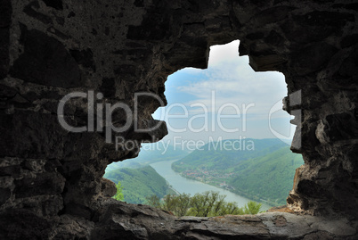 burgfenster mit aussicht