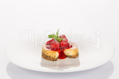 Cheesecake, strawberry, coulis and mint