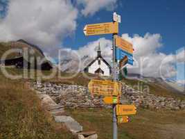 Wanderwegweiser auf der Belalp im Wallis / Walking path on the B