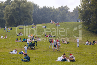 people have a rest at the kolomenskoe park