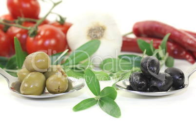 Oliven mit Olivenzweigen