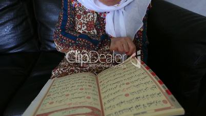reading Qur'an 2