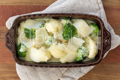 Gratin of cauliflower and broccoli