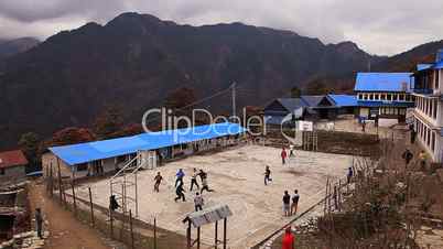 People play basketball in highlands.