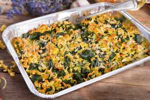 spinach noodle crowd au gratin