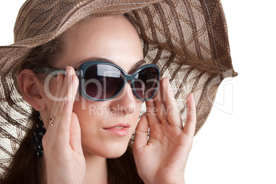 woman in a hat and sunglasses