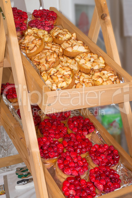 apples and raspberry cake