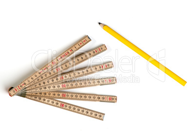 Zollstock und Bleistift