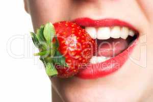 Rote Lippen mit Erdbeeren