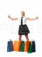 Blonde Frau mit Einkaufstüten