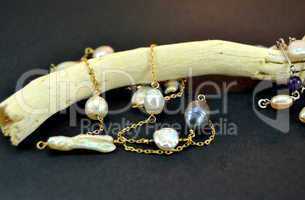 Pearl necklace and gold