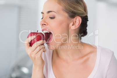 Pretty woman munching apple