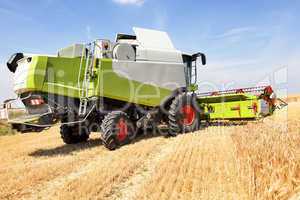 Machine with the grain harvest