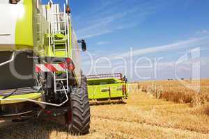 Machine with the grain harvest