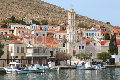 im malerischen Hafen von Chalki, Griechenland