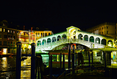 rialto bridge (ponte di rialto) in venice, italy