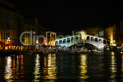 rialto bridge (ponte di rialto) in venice, italy