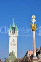 Stadtturm mit Dreifaltigkeitssäule in Straubing