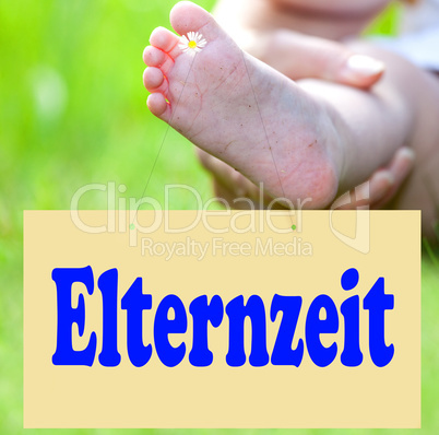 Foot of the child with Shield parental leave, Elternzeit