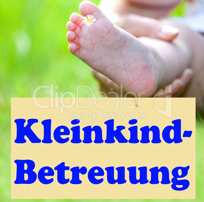 Foot of the child with Shield Toddler care, Kleinkind-Betreuung