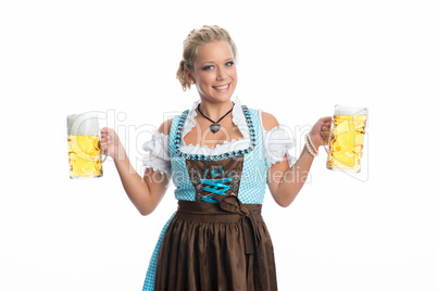 Schöne Frau mit 2 Maß Bier