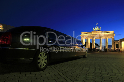 Berlin - Brandenburger Tor with Stretch Limousine - Arm aber Sex