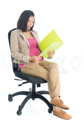 Working pregnant Asian business woman