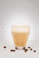 cappuccino in einem kleinen glas