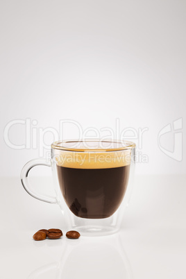 espresso mit kaffee bohnen