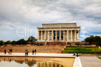 the lincoln memorial in washington, dc in the morning