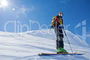 Skitourengeher vor Gipfelgrat