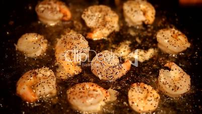 Fried king prawns in iron pan