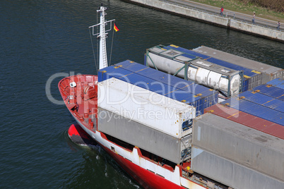 Bug eines Containerschiffs