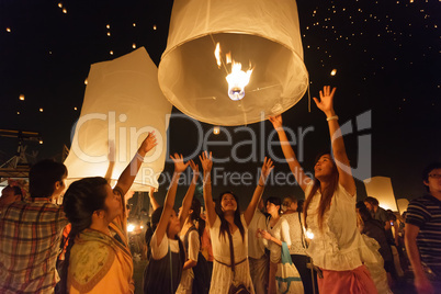 Launching fire lanterns