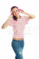 Brünette Frau mit Kopfhörer