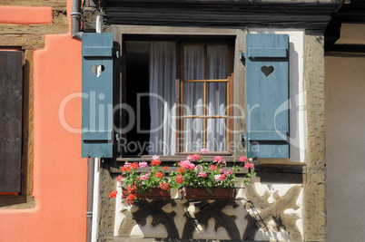 Fenster eines Hauses in Kaysersberg, Elsass