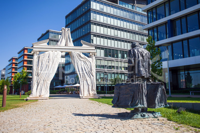 statue of timar jozsef carrying luggages