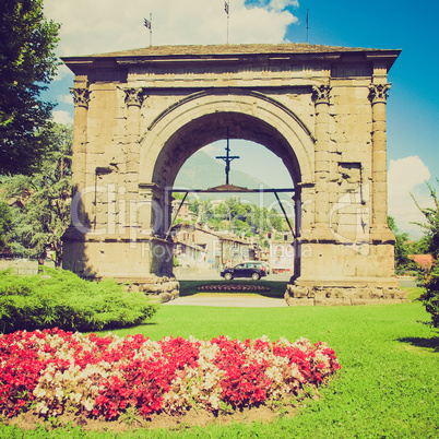 retro look arch of august aosta