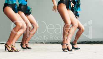 feet dancing women on stage