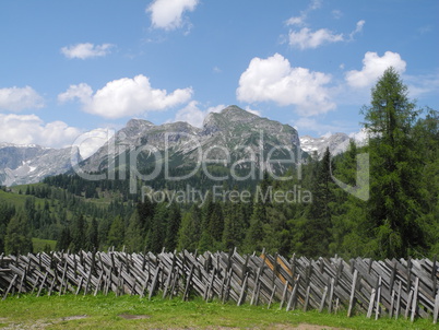 Zaun mit Tennengebirge