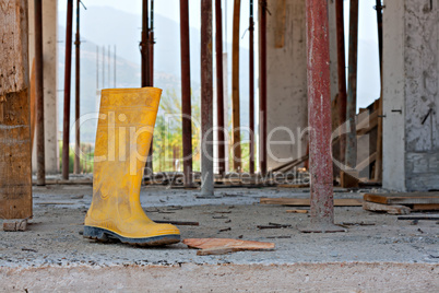 Construction workers yellow safety boot