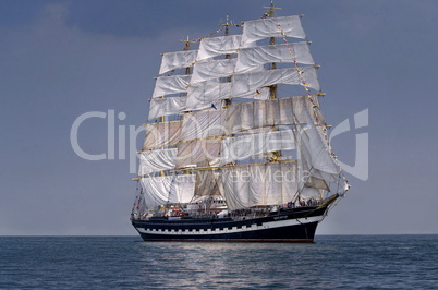 Segelschiff historisch Großsegler auf dem Meer