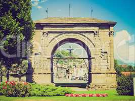 retro look arch of august aosta