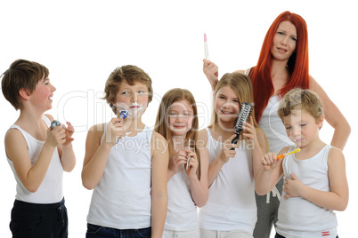 red haired woman with 5 kids