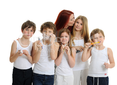 red haired woman with 5 kids