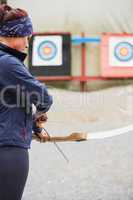 Brunette preparing her bow and arrow