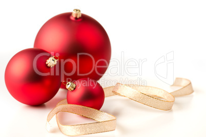 Red Christmas baubles & gold ribbons
