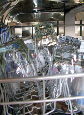 Glasses in a machine for doing dishes